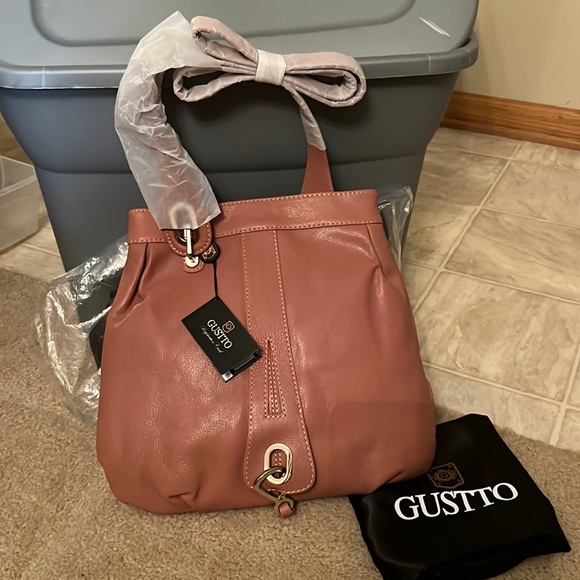 Gustto Purse Style:100607-G Milano Messenger - Picture 1 of 4